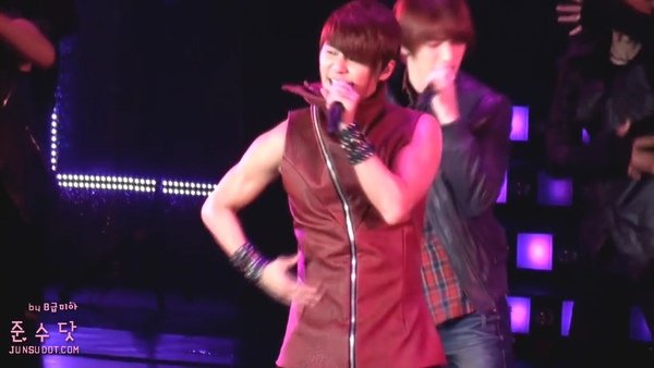 [junsudot][Bnemia] 101012 JYJ Worldwide Showcase in Seoul-AYYY GIRL.mp4.mp4_000004087.jpg