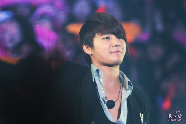 俊秀 101012 JYJ Worldwide Showcase in Seoul (12).jpg