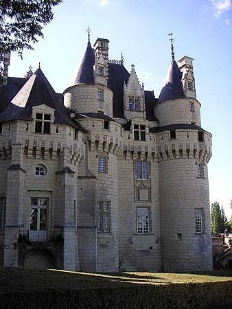 800px-Coté-château_fort_d%5CUssé.JPG