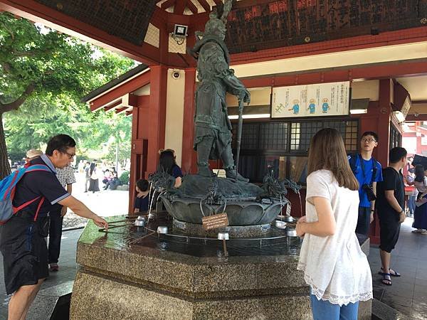 ▌東京 Day1 ▌東京歷史最悠久的雷門淺草寺、東京平價連鎖