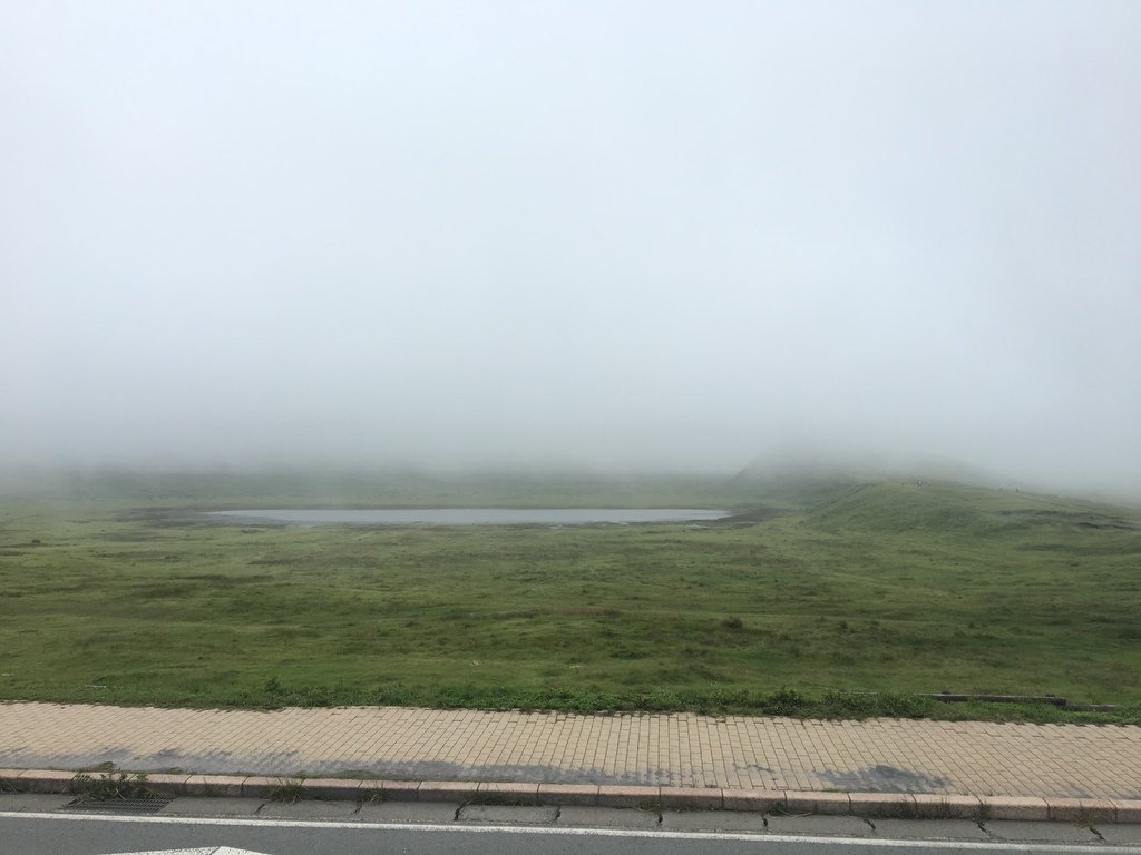 ▌熊本 Day2 ▌阿蘇火山、草千里，目睹冒煙中的活火山