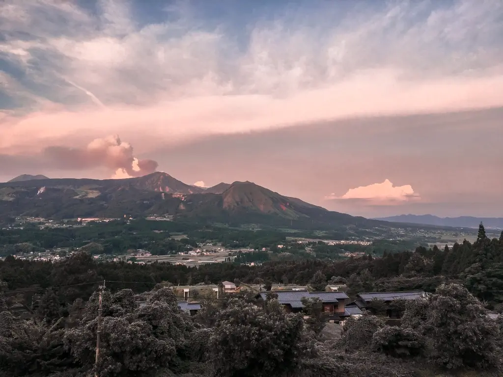 ▌熊本 Day2 ▌阿蘇火山、草千里，目睹冒煙中的活火山