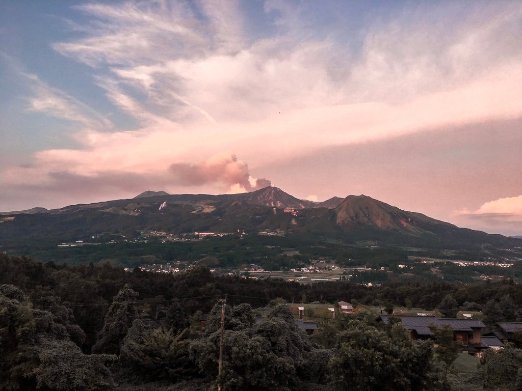 ▌熊本 Day2 ▌阿蘇火山、草千里，目睹冒煙中的活火山