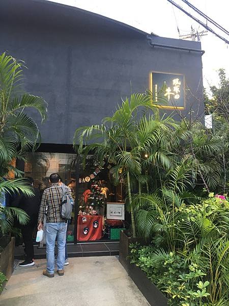 ▌沖繩 Day4 ▌沖繩必吃美食 琉球の牛、悠閒吹海風散步在
