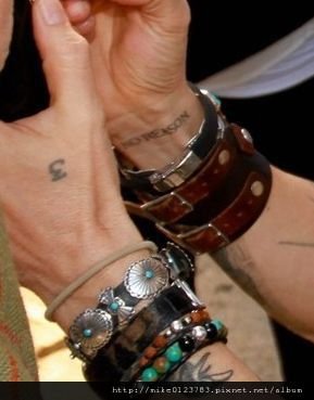 New-Tattoo-NO-REASON-johnny-depp-30791989-289-369