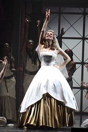 Aida-LeahAllers-as-Amneris