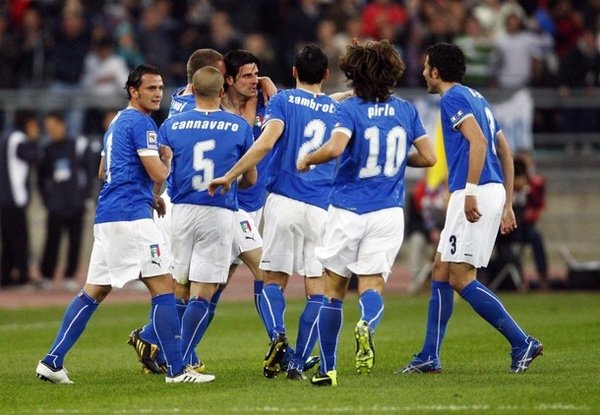Italy-20090401-Pirlo背影.jpg