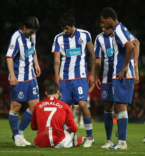 MU-20090407CL-Porto-funny-CR-1.jpg