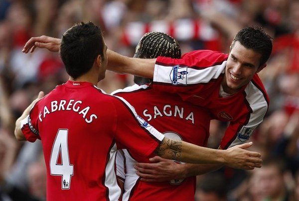 Arsenal-20091031-R11-VanPersieGoal-可愛-cesc.jpg