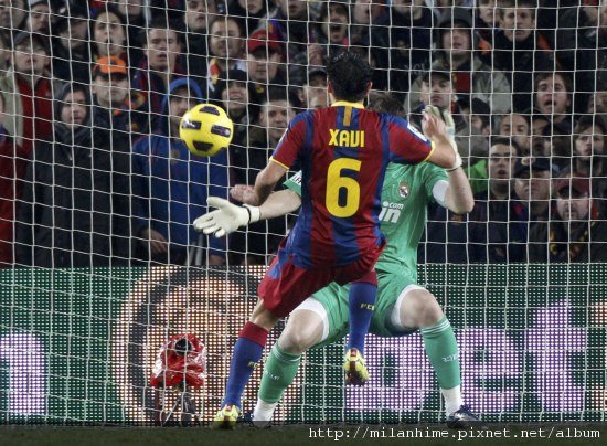Clasico-1129-Iker被進第一球-XaviGoal.JPG