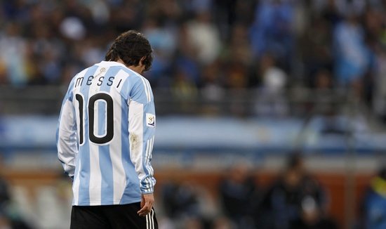 WC2010-0703-阿德-Messi-背影.jpg