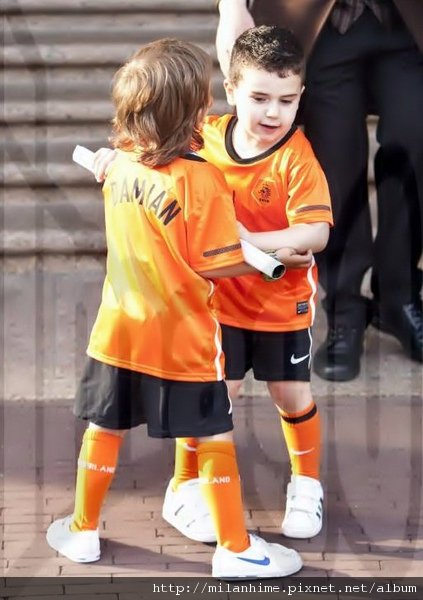 重點在小孩-vanPersie-son-2010.jpg