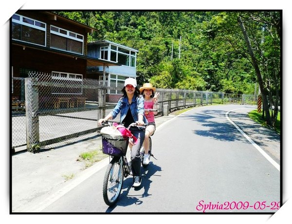 rode bicycle~~多麼的健康有朝氣的運動ㄚ。