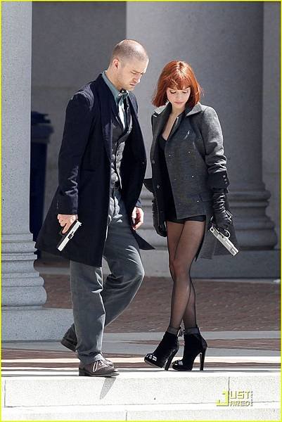 amanda-seyfried-justin-timberlake-back-in-time-01.jpg