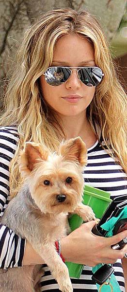 0509 Hilary-Duff-ray-ban-aviator-silver-sunglasses.jpg