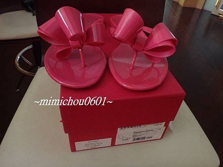 0831 Valentino flip flop-1.jpg