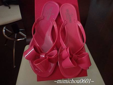 0831 Valentino flip flop-2.jpg