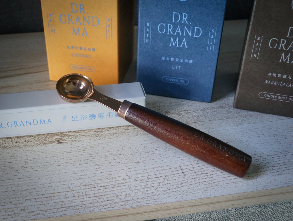 阿嬤的配方-今年冬天最舒壓的泡腳神器、足浴鹽，妳的•桑拿沐足