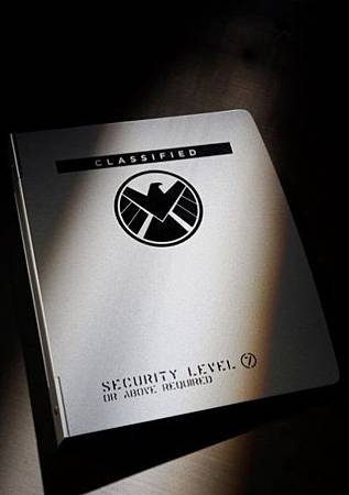 Agents%20of%20SHIELD%20-%20Comic-Con%202013%20-%20Teaser%20Poster_595_slogo.jpg