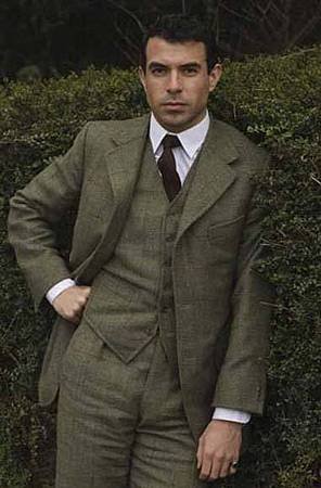 Tom Cullen as Lord Gillingham.jpg