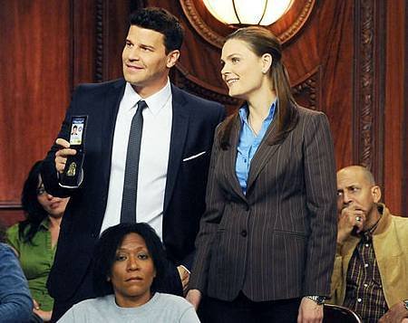 David Boreanaz and Emily Deschanel, Bones.jpg