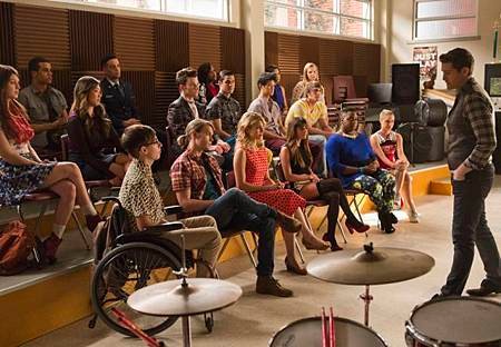 Glee5x12 (1).jpg