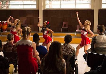 Glee5x12 (7).jpg