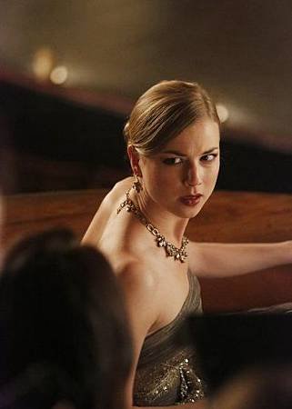 REVENGE 3x16 (2).jpg