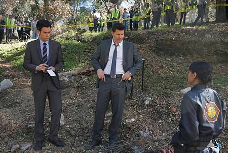 Bones10x17-18 (2).jpg
