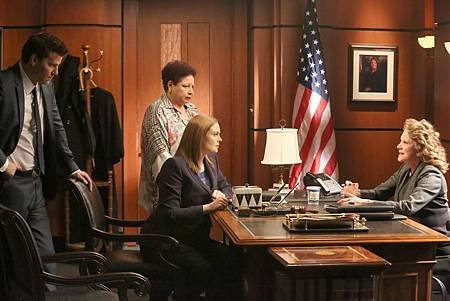 Bones10x17-18 (7).jpg