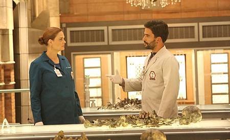 Bones10x17-18 (8).jpg
