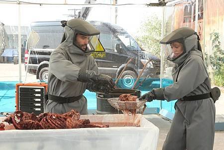 Bones10x17-18 (13).jpg