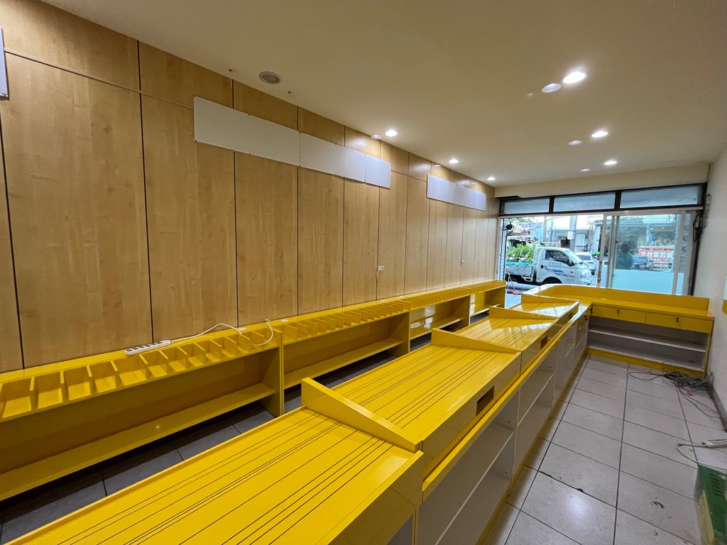 【店面裝潢案例分享】彩券行店面裝潢 - 台南東區 - 名辰室