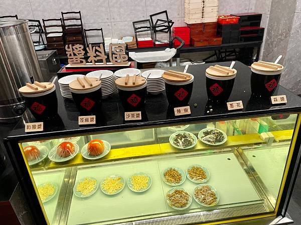 台南美食｜LA時尚川菜，諸葛烤魚經典好吃、片皮鴨簡直飯店等級