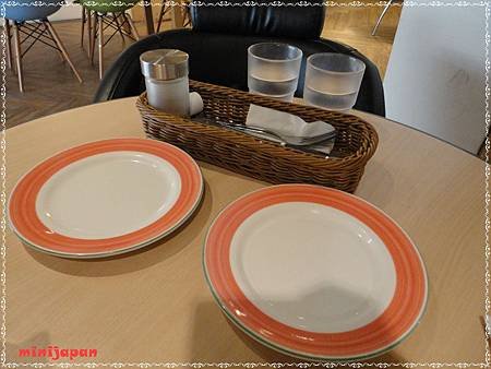 維圖思咖啡~餐具.JPG