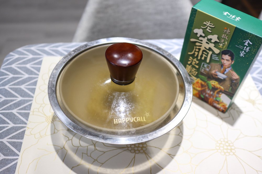 〖 美食 〗金博家辣椒先生 老蕭泡麵 薑爆塔香口味 超好吃！味道夠台才對味 (10).jpg