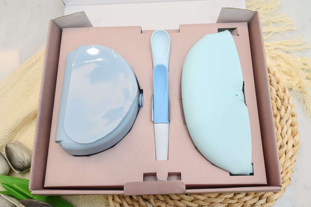 [兒童餐具分享] miniware 合掌包禮盒 從四個月到三歲適用的兒童外出餐具推薦 天然無毒食品級矽膠 底部大吸力耐用｜評價｜ (16).jpg.jpg