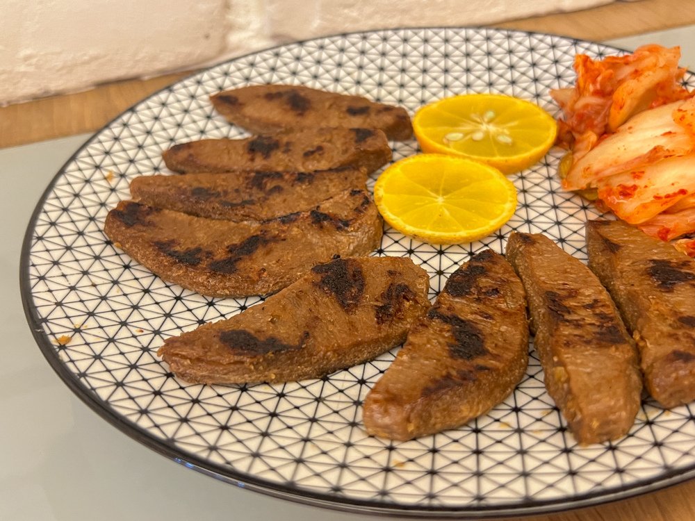 〖開箱〗沒想到植物肉這麼好吃！還可以碳烤哦～弘陽食品植物新燒肉｜五辛素植物肉推薦｜素食5.jpg