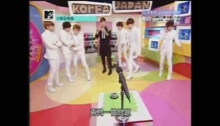 圭背後抱敏.gif