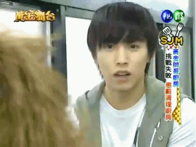 敏好可憐要洗圍裙.gif
