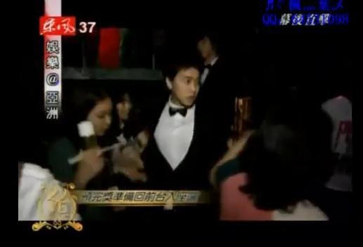 090627金曲獎表演完下台時1.jpg
