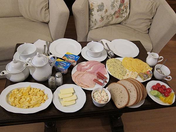 早餐是送到房間的.JPG