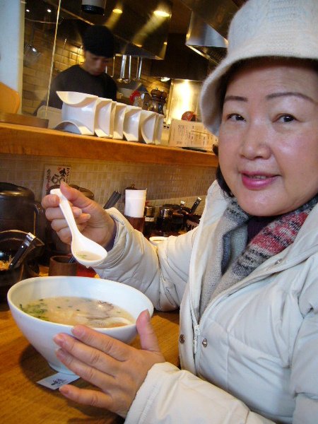吃拉麵.JPG