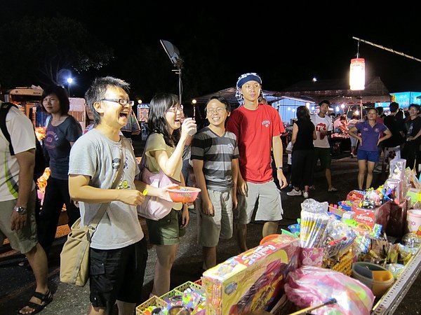南濱夜市玩遊戲