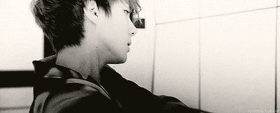 세니_삼백안11.gif