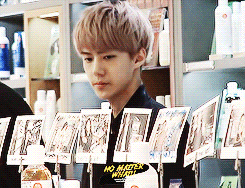 tumblr_mzu0gnpBtn1qmt0k1o4_r1_250.gif