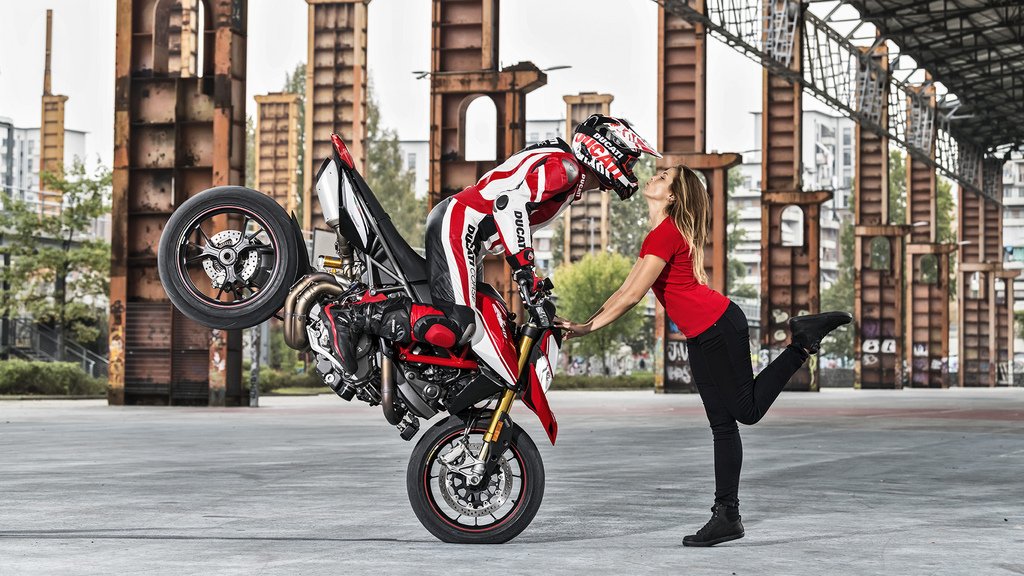 Hypermotard-950-SP-MY19-Torino-01-Gallery-1920x1080.jpg