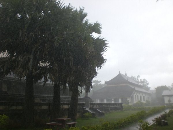 下起傾盆大雨