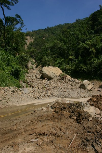 山美產業道路落石