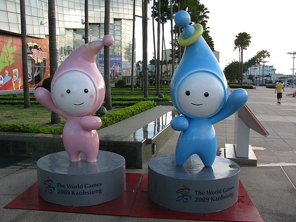 夢時代外展示的高雄世運吉祥寶寶
